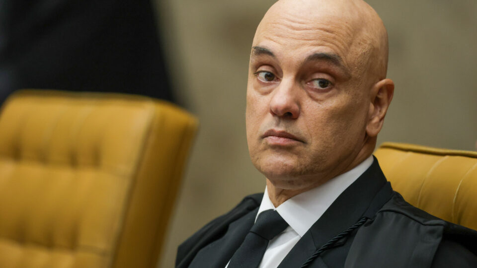 Escalada da crise entre STF e EUA levanta fantasma de corrida bancária no Brasil