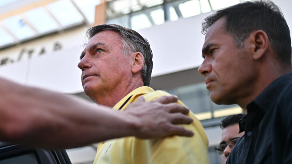Após pedido de Bolsonaro, Moraes autoriza visita de oficial de cartório em prisão domiciliar