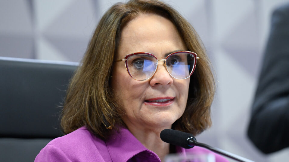 Senadora Damares Alves é diagnosticada com câncer de mama