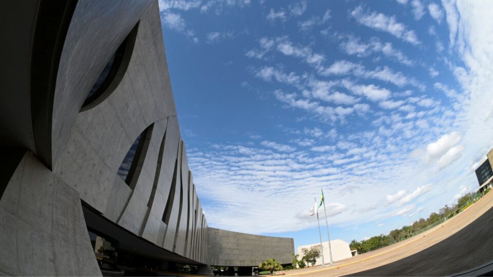 Câmara aprova criação de 330 cargos no STJ com custo anual de R$ 8,7 milhões 