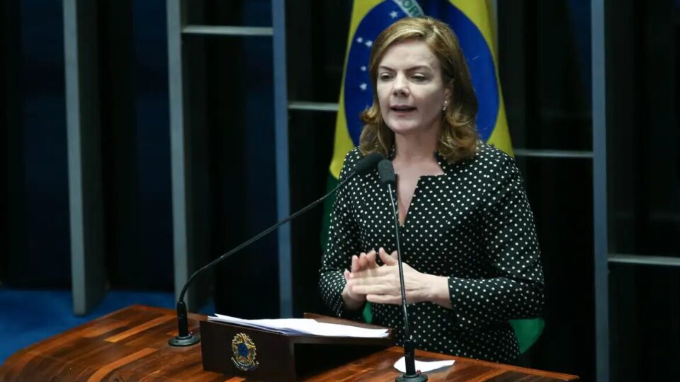 Gleisi usa “adultização infantil” para defender regras às plataformas digitais