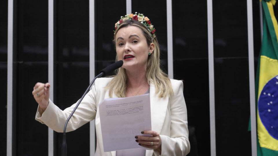 Quem é a deputada que levou a filha bebê na ocupação da Mesa na Câmara
