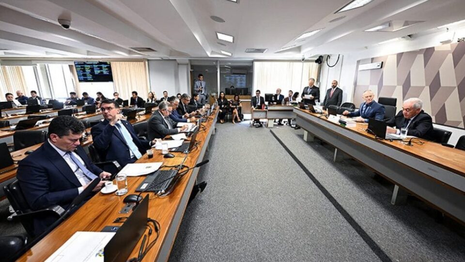 CCJ aprova fim de fiança para crimes relacionados à pedofilia