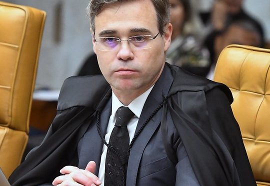 Mendonça pede vista e suspende julgamento sobre devolução de descontos do INSS
