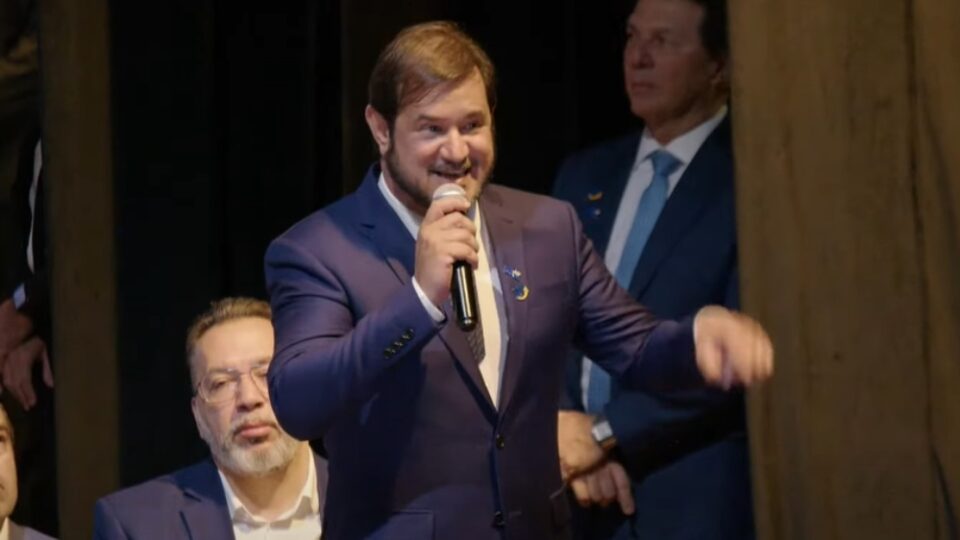 União Brasil confirma apoio a Antonio Rueda após críticas de Lula e estuda desembarque