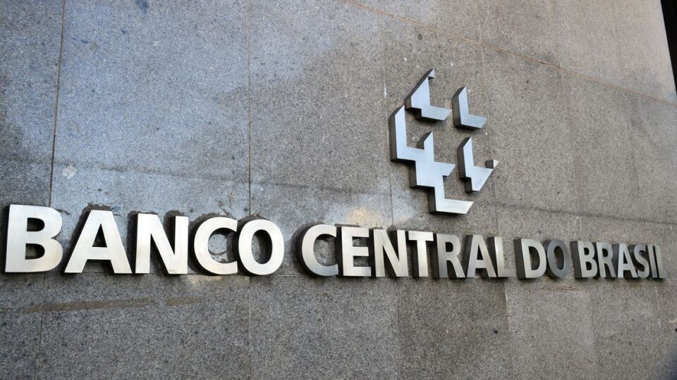 Servidores do Pix alertam para risco de colapso e cobram autonomia urgente do Banco Central