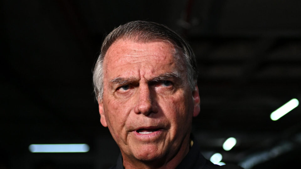 Idealismo da família Bolsonaro e pragmatismo do Centrão acirram tensões na direita
