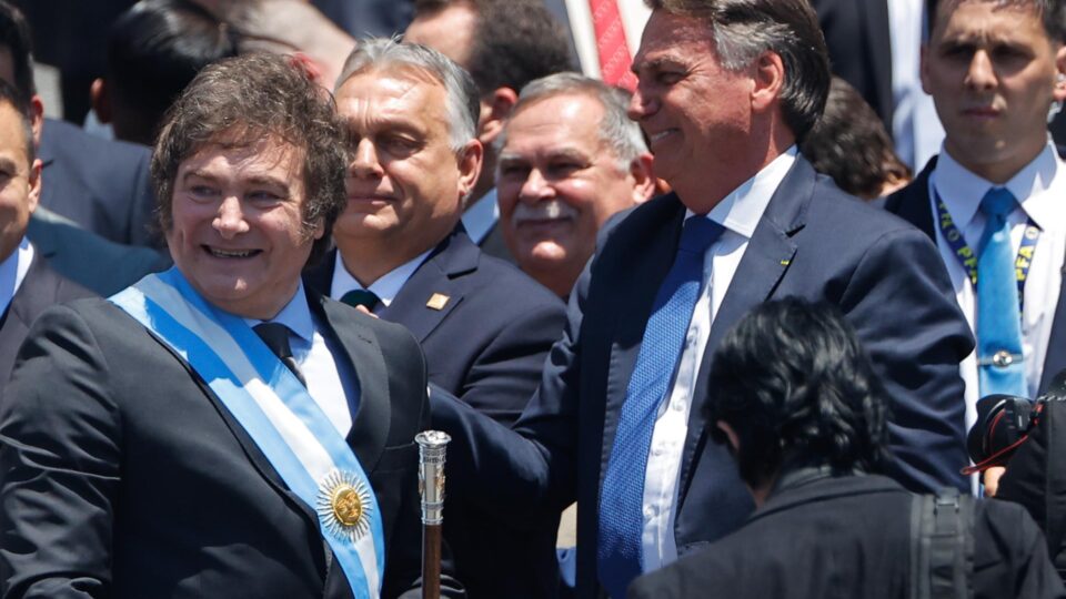 PF diz que Bolsonaro preparou pedido de asilo a Milei na Argentina