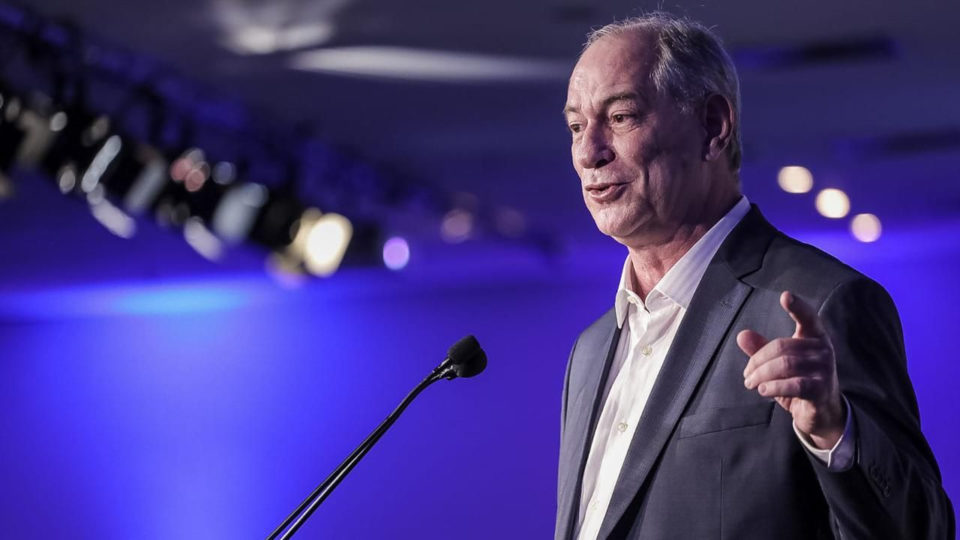 Ciro Gomes pode se filiar ao PSDB como alternativa anti-Lula e de olho em votos da direita