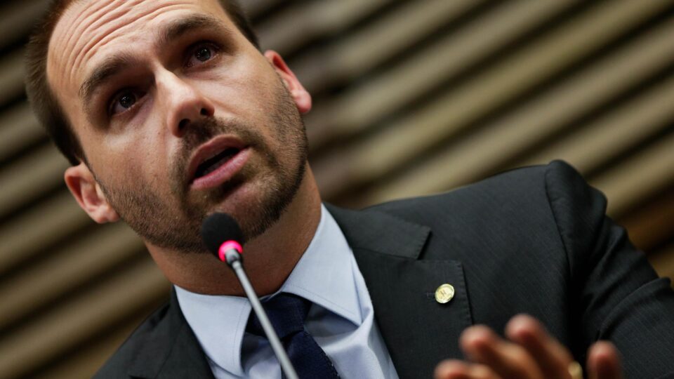 Eduardo Bolsonaro se defende de novas acusações e critica PF por divulgar áudios