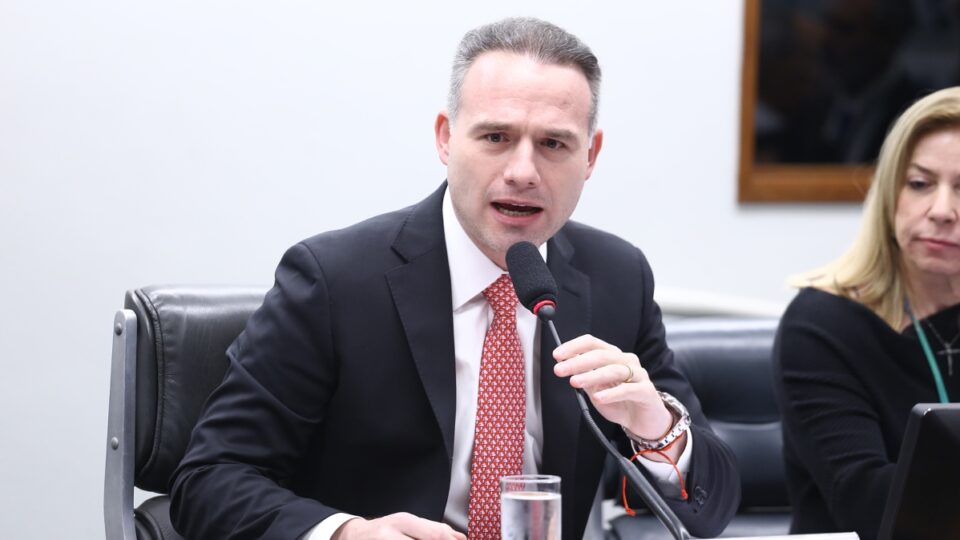 Presidente do Conselho de Ética não vê quebra de decoro em ações de Eduardo Bolsonaro