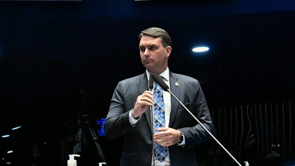 Defesa de Jair Bolsonaro critica pedido da PF para agentes dentro de residência