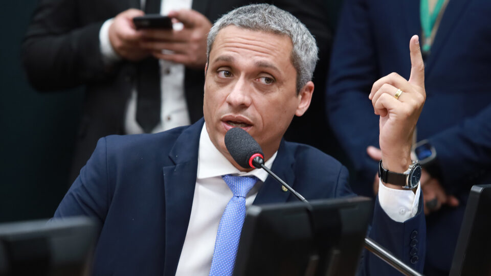 Oposição reage à decisão de Flávio Dino sobre validade de leis estrangeiras no Brasil
