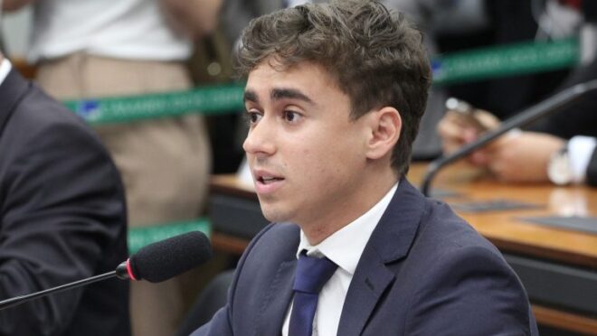 Comissão aprova projeto para combate à erotização infantil; Nikolas Ferreira critica a esquerda