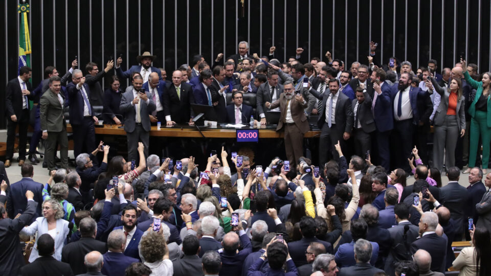 Oposição diz ter maioria com 41 senadores a favor do impeachment de Moraes