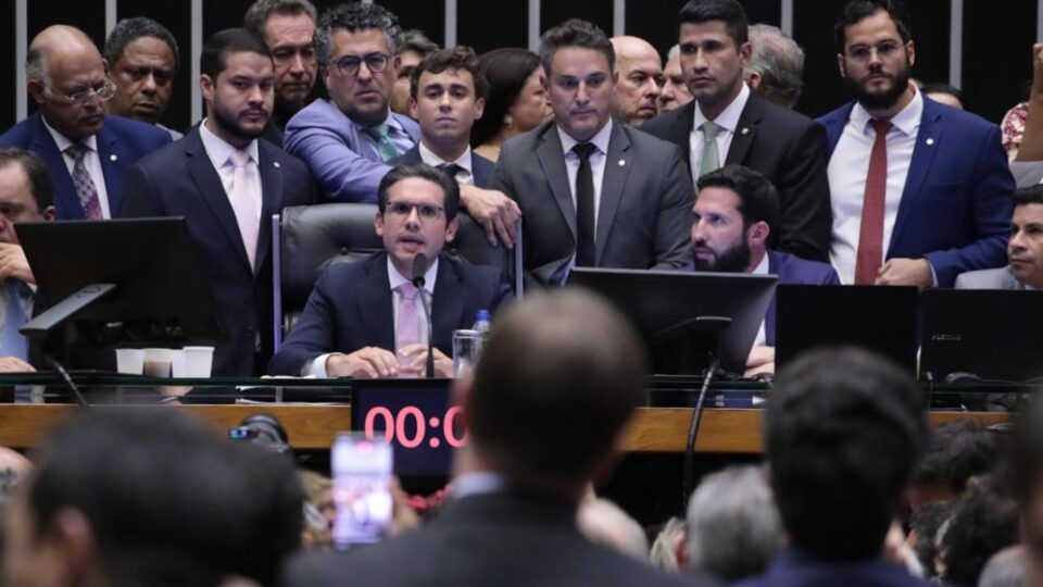 Denúncias contra deputados que ocuparam Congresso têm poucas chances de punição efetiva