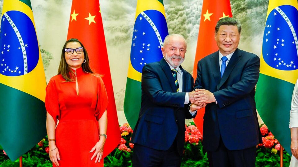 Lula faz 36ª viagem internacional e participa de cúpula em Bogotá