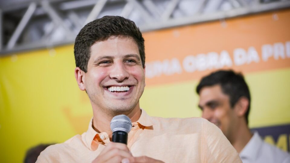 João Campos lidera pesquisa para o governo de Pernambuco em 2026