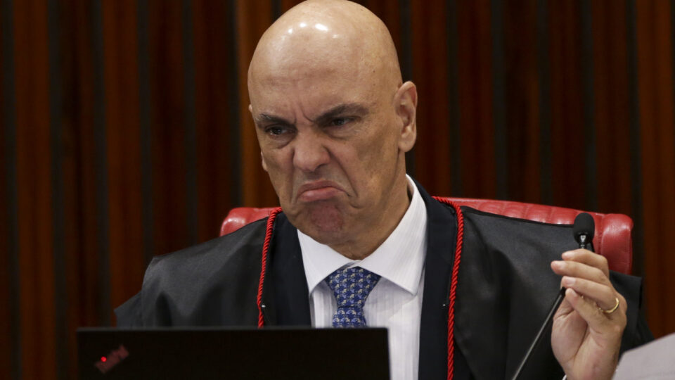 Alexandre de Moraes erra termo ao autorizar visitas a Jair Bolsonaro em prisão 