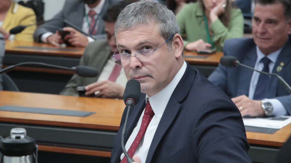 Lindbergh Farias muda discurso e diz que Alexandre de Moraes é um defensor da democracia