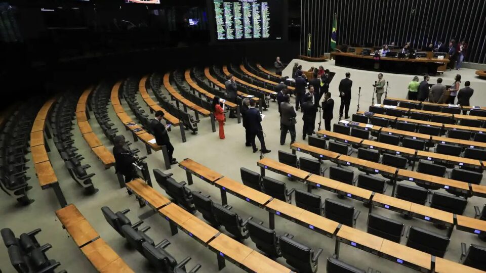 O que diz o projeto de lei impulsionado pela esquerda após vídeo de Felca