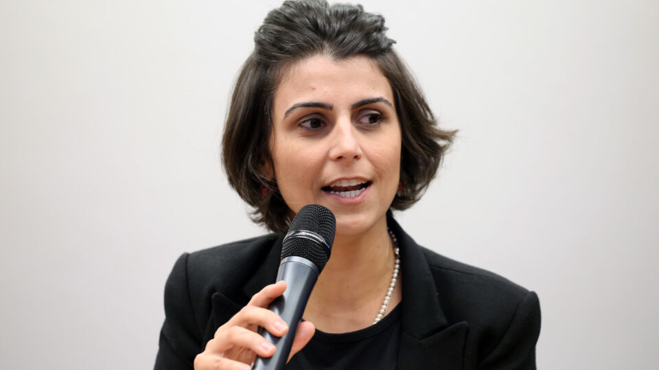 Meta restringe perfil de Manuela d’Ávila por associar Bolsonaro à adultização infantil