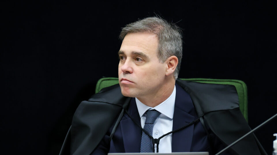 Mendonça vota contra condenação de Carla Zambelli por perseguição armada