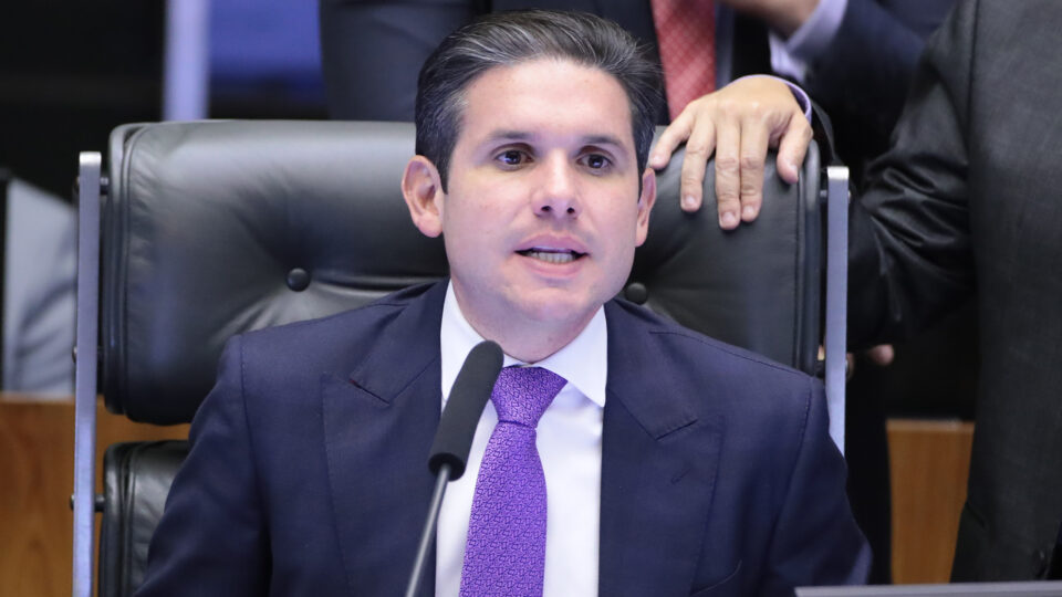 Câmara aprova urgência de projeto que endurece punição a deputados