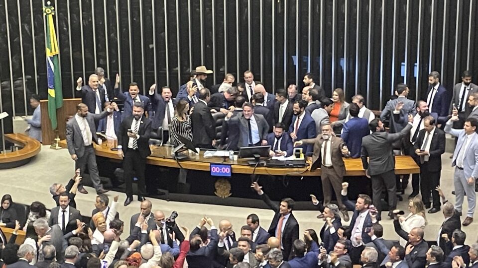 O que diz a proposta do fim do foro privilegiado que ganha força na Câmara para conter o STF