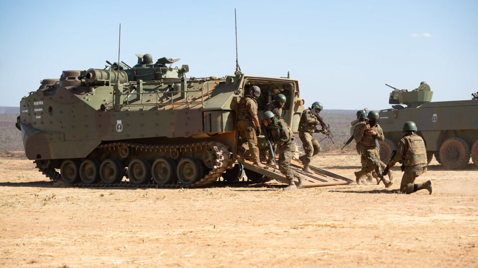 Marinha cancela exercício militar anual com os EUA em meio à crise