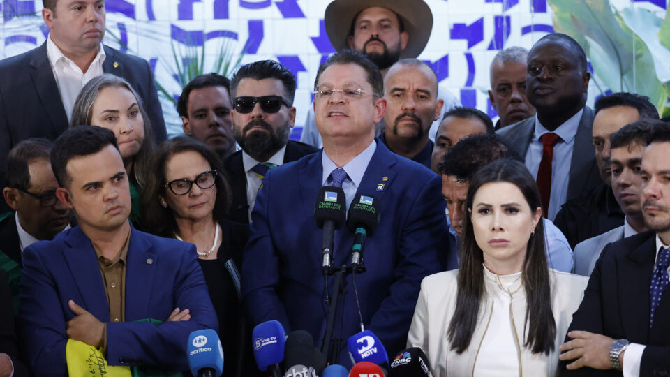 Oposição reforça pressão internacional com reunião na Casa Branca e contato com embaixadas