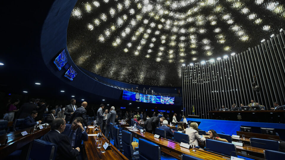 Na pauta do Senado, mudança na Lei da Ficha Limpa é alvo de críticas da CNBB