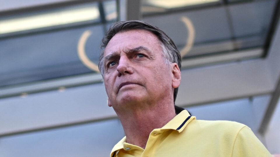 Boletim médico aponta persistência de anemia e alterações na função renal de Bolsonaro