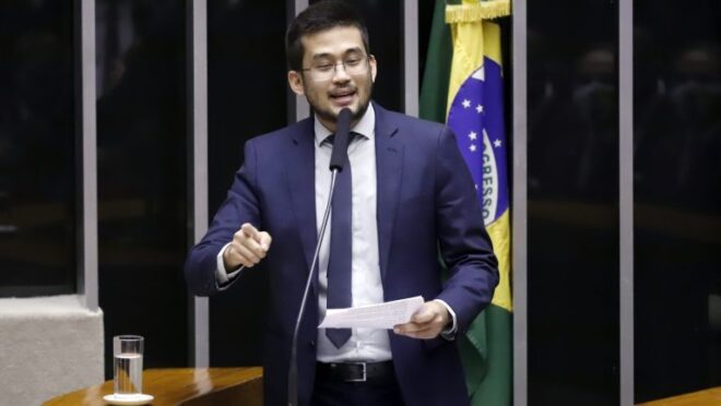 Após reportagem da Gazeta do Povo, Kataguiri quer convocar Lewandowski sobre vazamento de IA espiã 