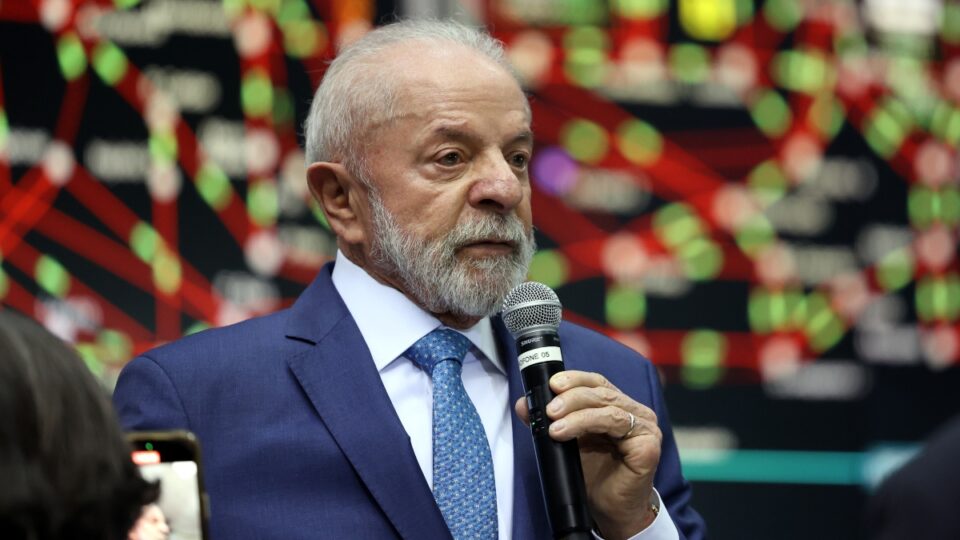 Lula alfineta Trump após suposta ameaça de intervenção militar no Brasil