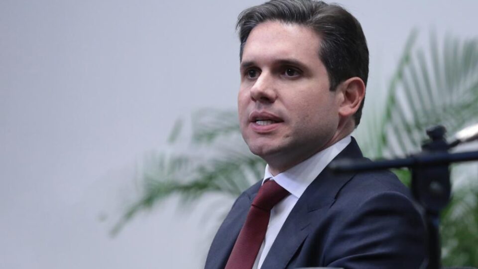 Câmara prioriza PEC da Imunidade e decisão sobre anistia fica para quarta (17)