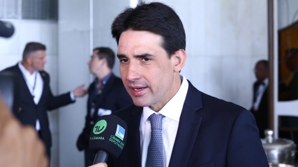 Ministro do Republicanos contraria o partido e se diz contra a anistia e a favor de Lula