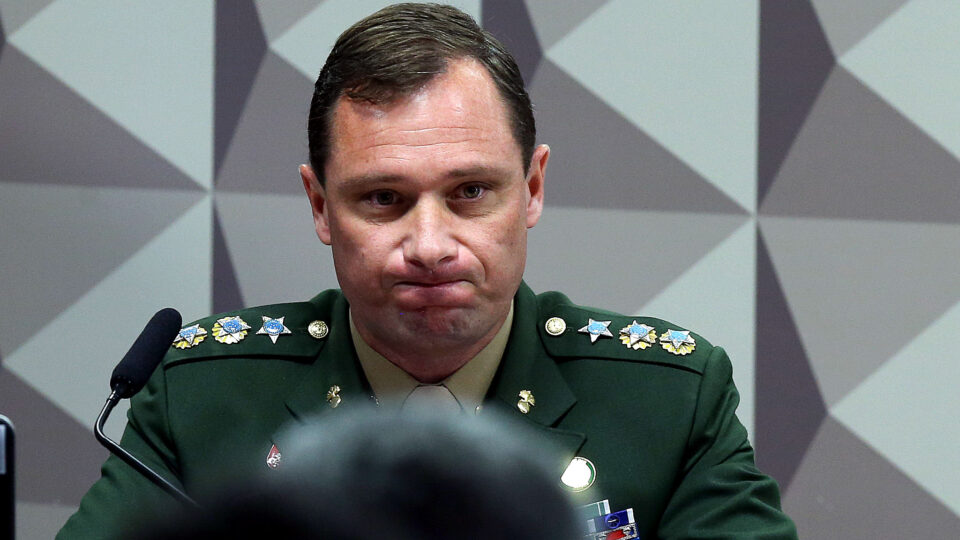 Mauro Cid começa a cumprir pena em regime aberto e poderá tirar tornozeleira eletrônica