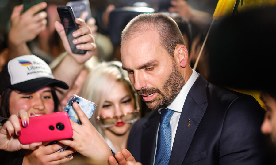 Eduardo Bolsonaro perde prazo para defesa em processo por suposta coação