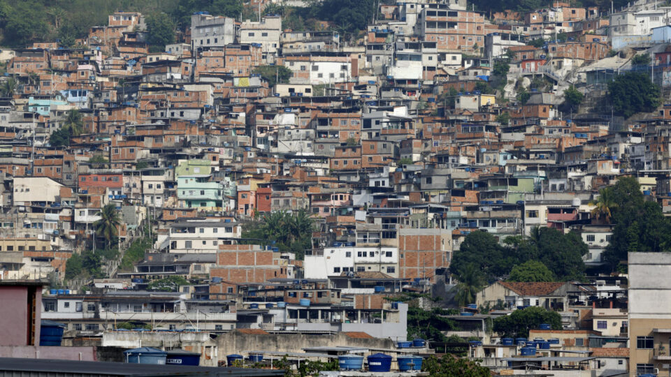 Conheça as facções inimigas do Comando Vermelho, alvo de operação no Rio