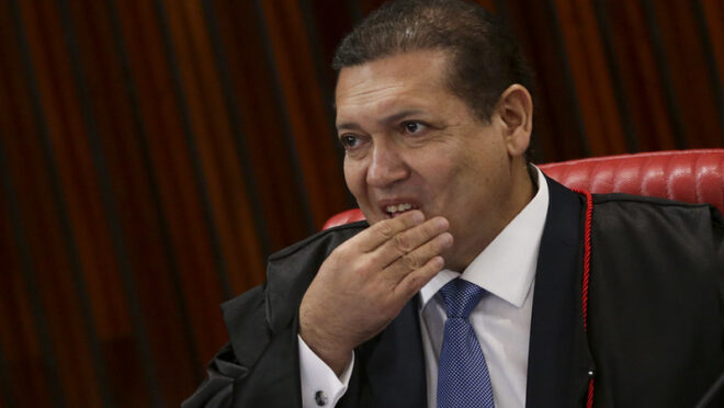 STF e impasse no Congresso adiam voto impresso, mas oposição aposta em Nunes Marques no TSE