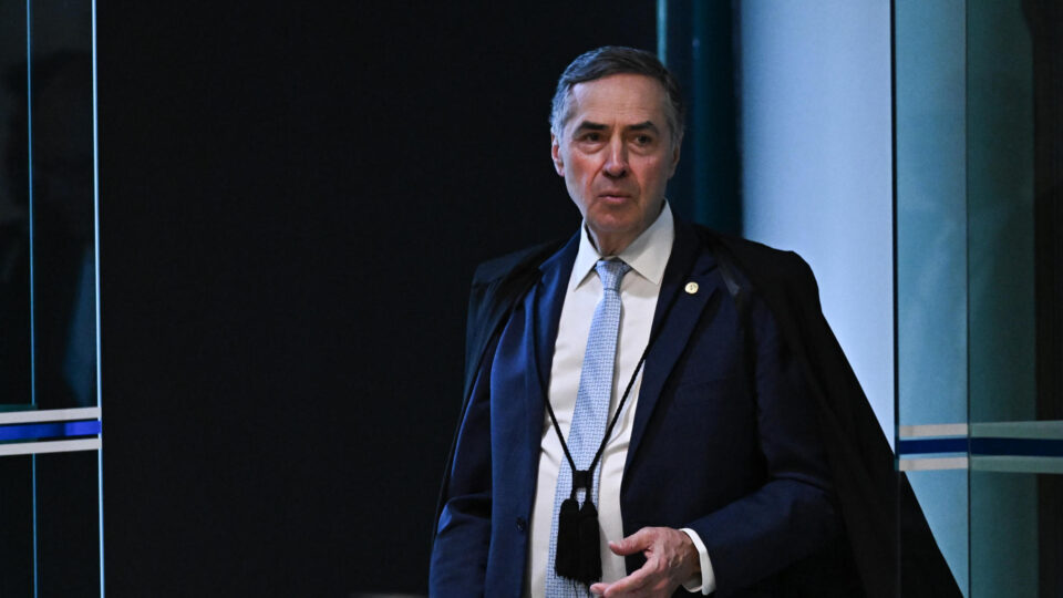 Em melancólica despedida, Barroso tenta “sair da mira”