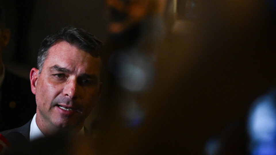 Direita critica Moraes por manter prisão e restrições de Bolsonaro: “Refém”