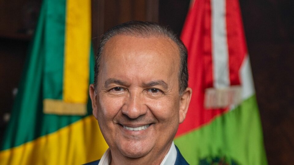 Jorginho Mello mantém liderança e tem mais de 40% das intenções de voto para o governo de SC, diz pesquisa