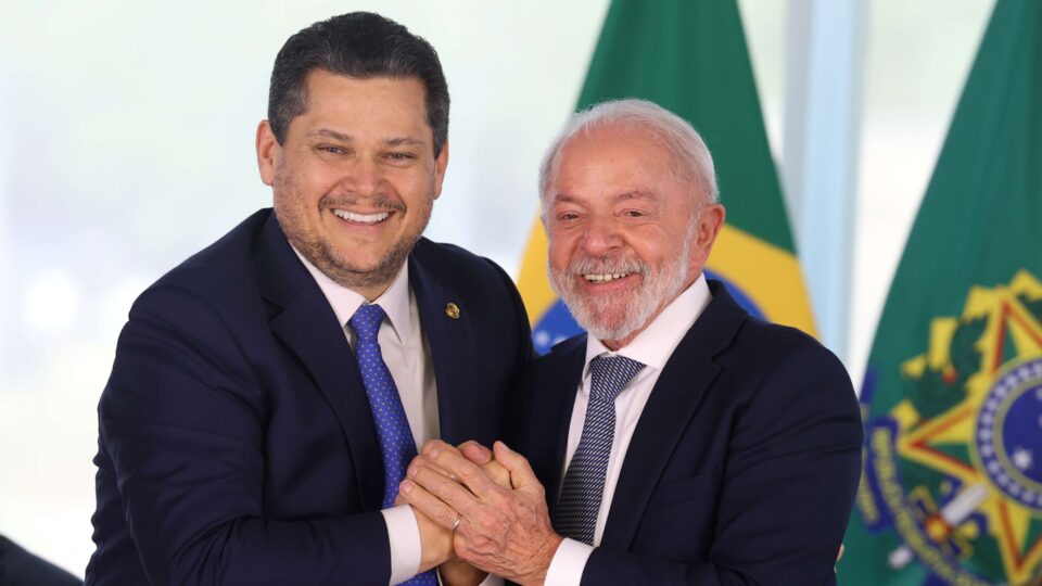 Alcolumbre se firma como maior obstáculo às pautas da oposição no Congresso