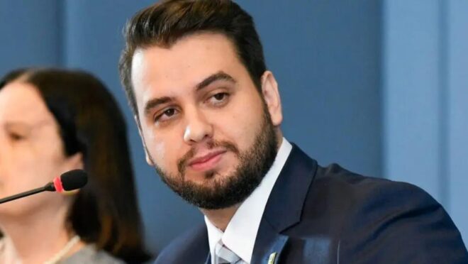 Filipe Martins diz que destituição de seus advogados é abusiva e pede revisão a Moraes