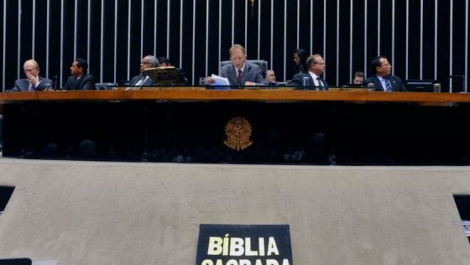 Motta pauta urgência de criação de bancada cristã na Câmara