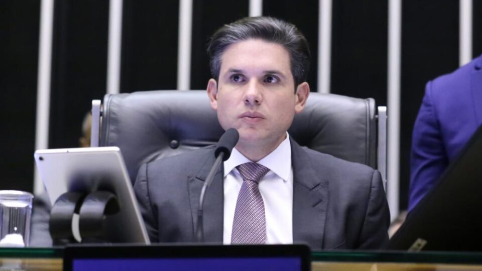 Motta ignora PEC do governo e cria “agenda paralela” na Segurança