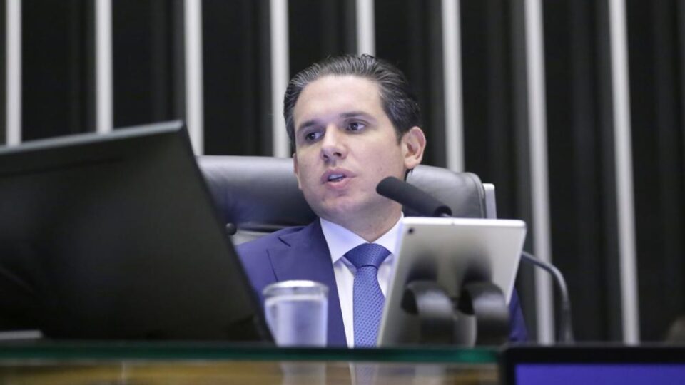 Câmara deve votar pacote de corte de gastos e ajuste da arrecadação na próxima semana