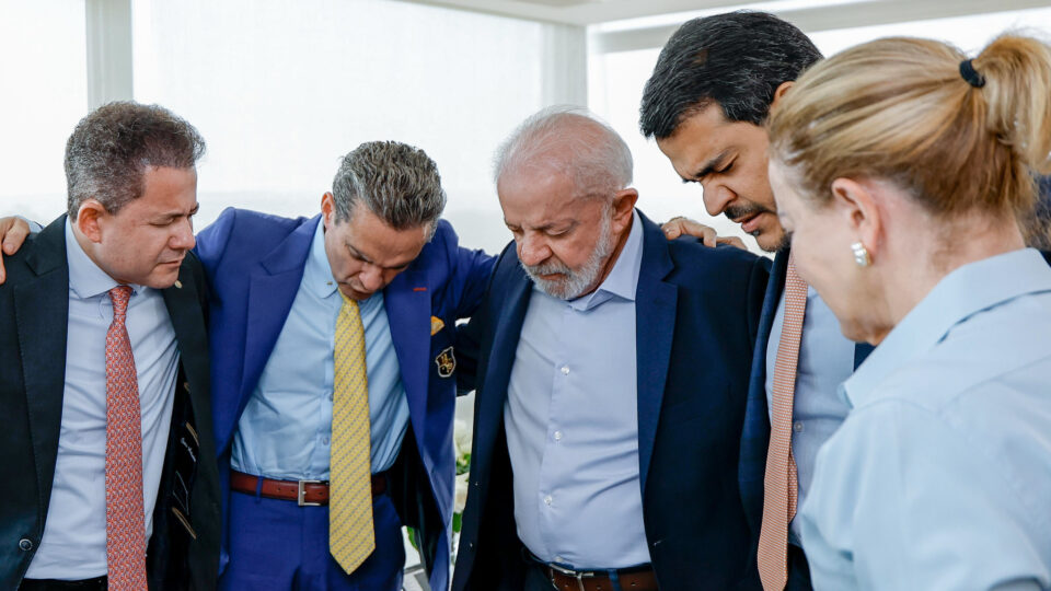 Favorito ao STF, Messias participa de encontro de Lula com evangélicos
